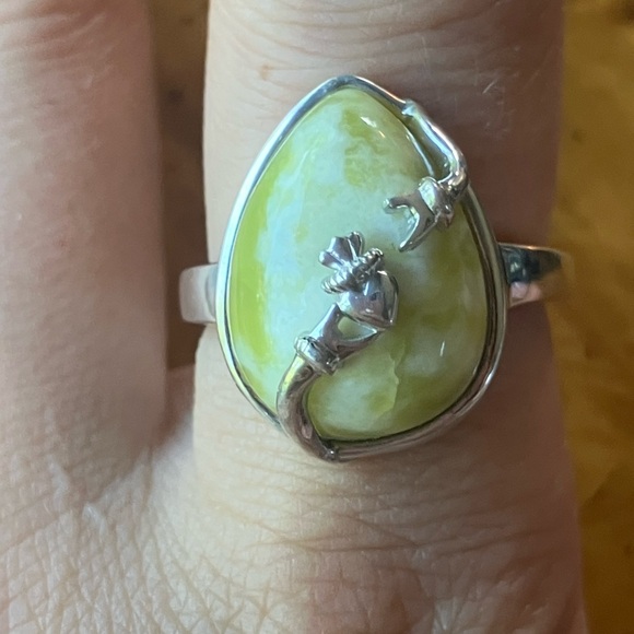Natural Connemara Marble Sterling Silver Claddagh Ring Size 8 - Picture 1 of 10
